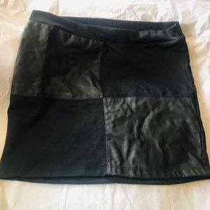 NWT Rue 21 faux leather and polyester/rayon/spandex mini skirt. Medium. Black